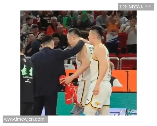 解放军与北京男篮激战正酣谁能在赛场上夺得最终胜利 解放军与北京男篮激战正酣谁能在赛场上夺得最终胜利